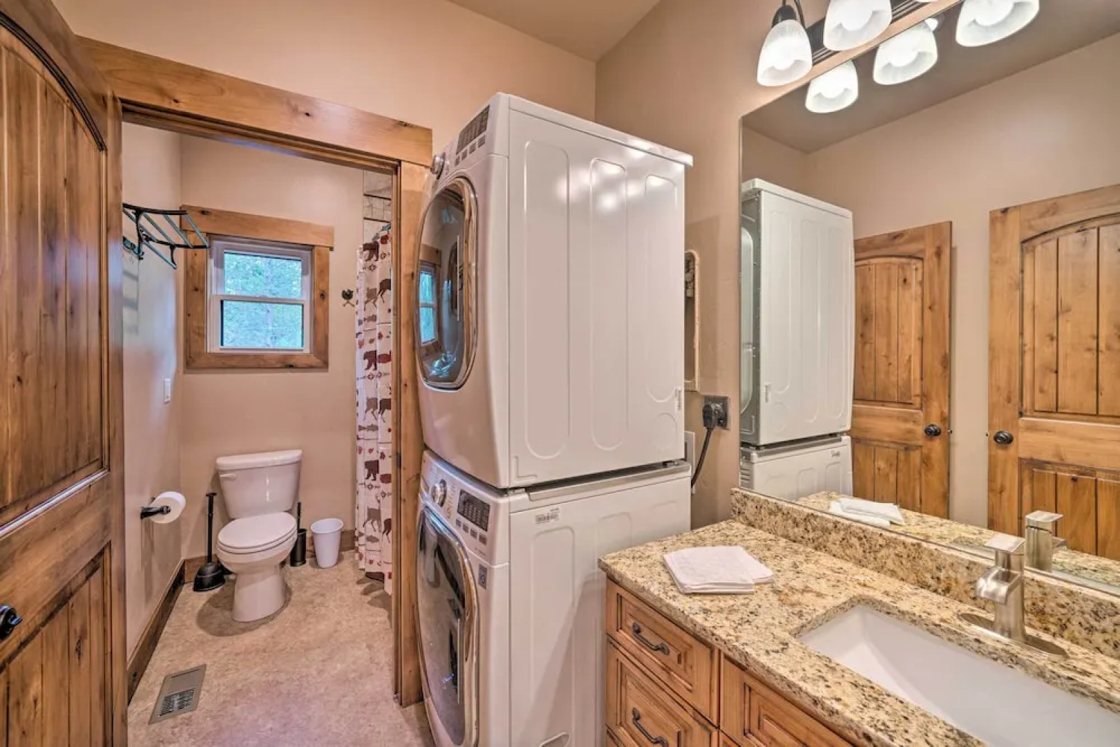 Outdoor Adventure Hub ~ 20 Miles to Yellowstone!