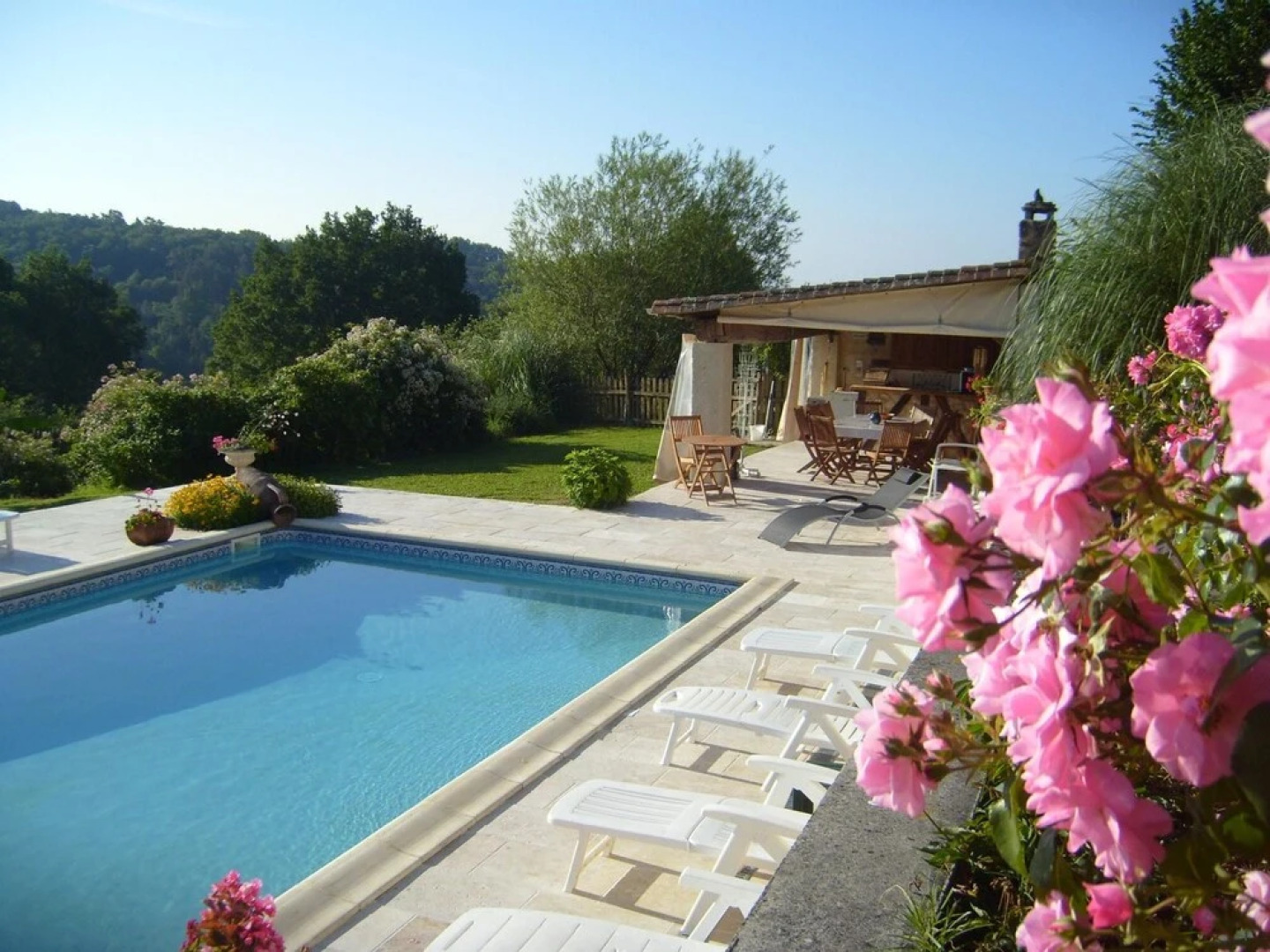 Apartment With one Bedroom in Thenon, With Pool Access, Furnished Terr