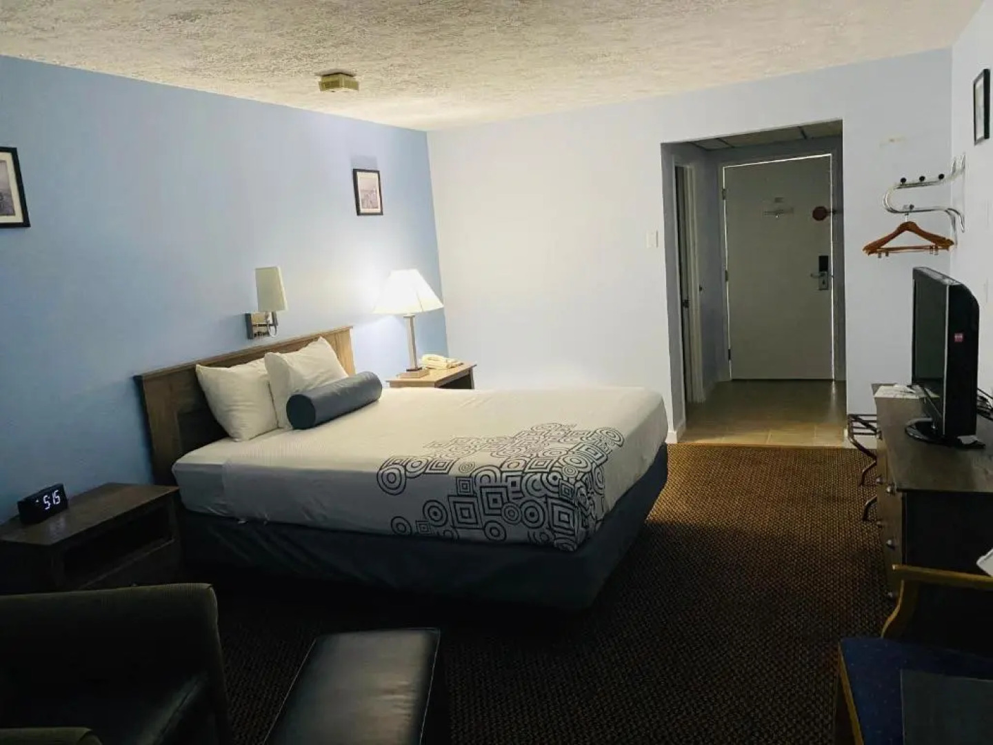 Fleetwood Inn & Suites