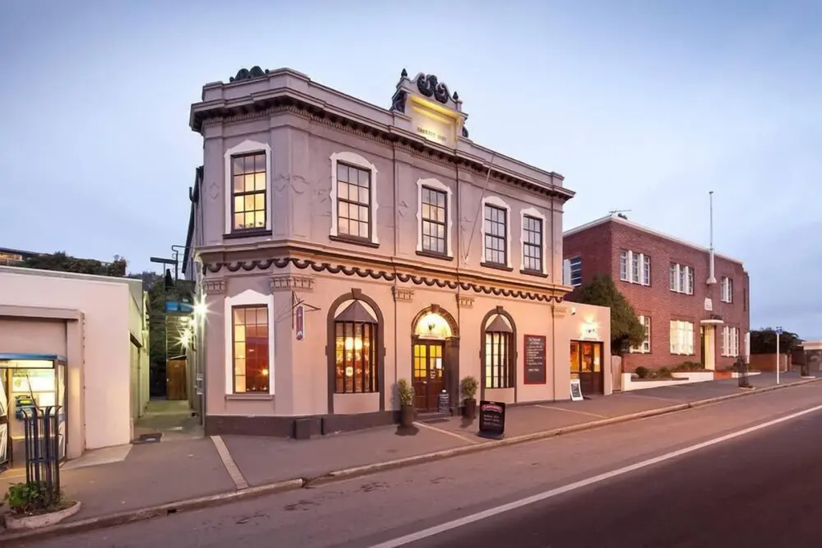 The Port Chalmers Heritage suite 3 Bedrm