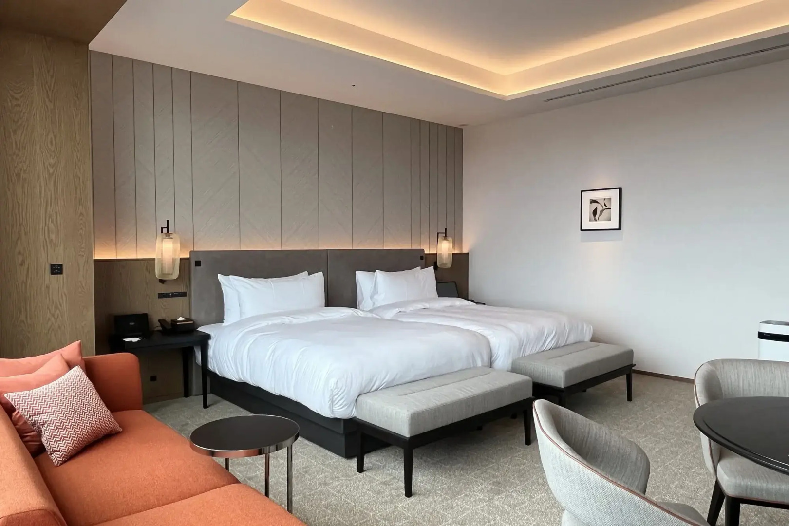 Tiad, Autograph Collection