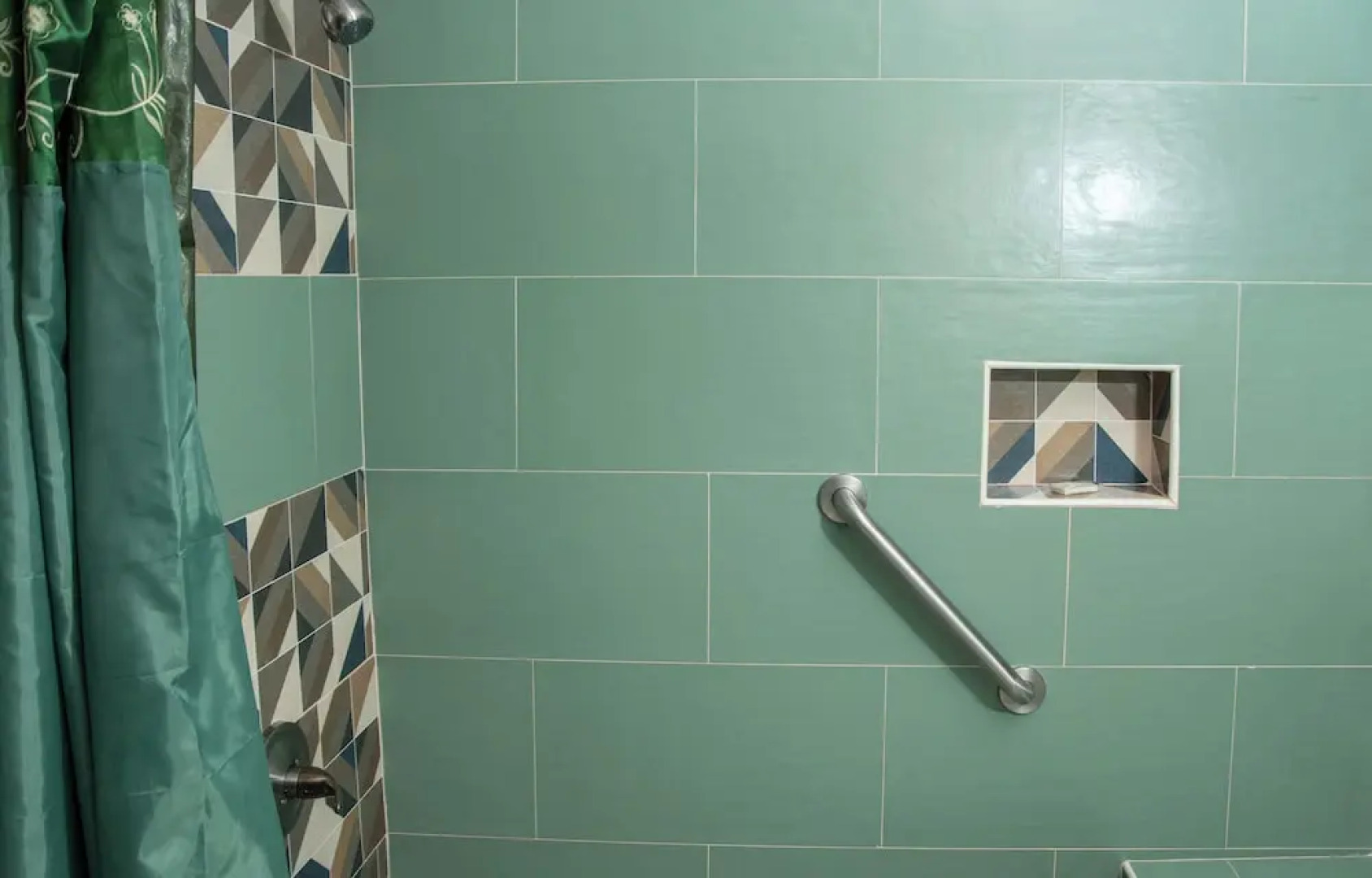 Beach-Pool-Sun-family-6 bedroom getaway