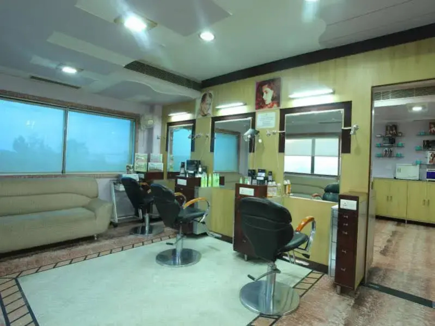 Wingston A TreeHouse Hotel Mathura