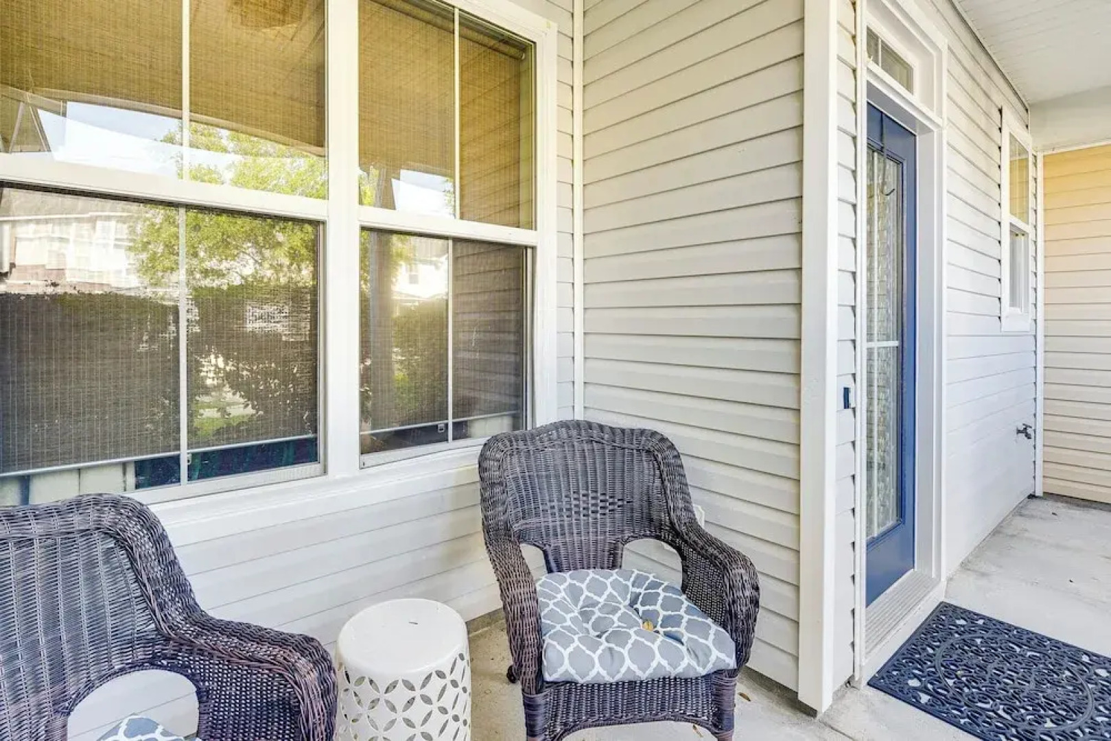 1 Mi to Old Town: Cheerful Bluffton Townhome!