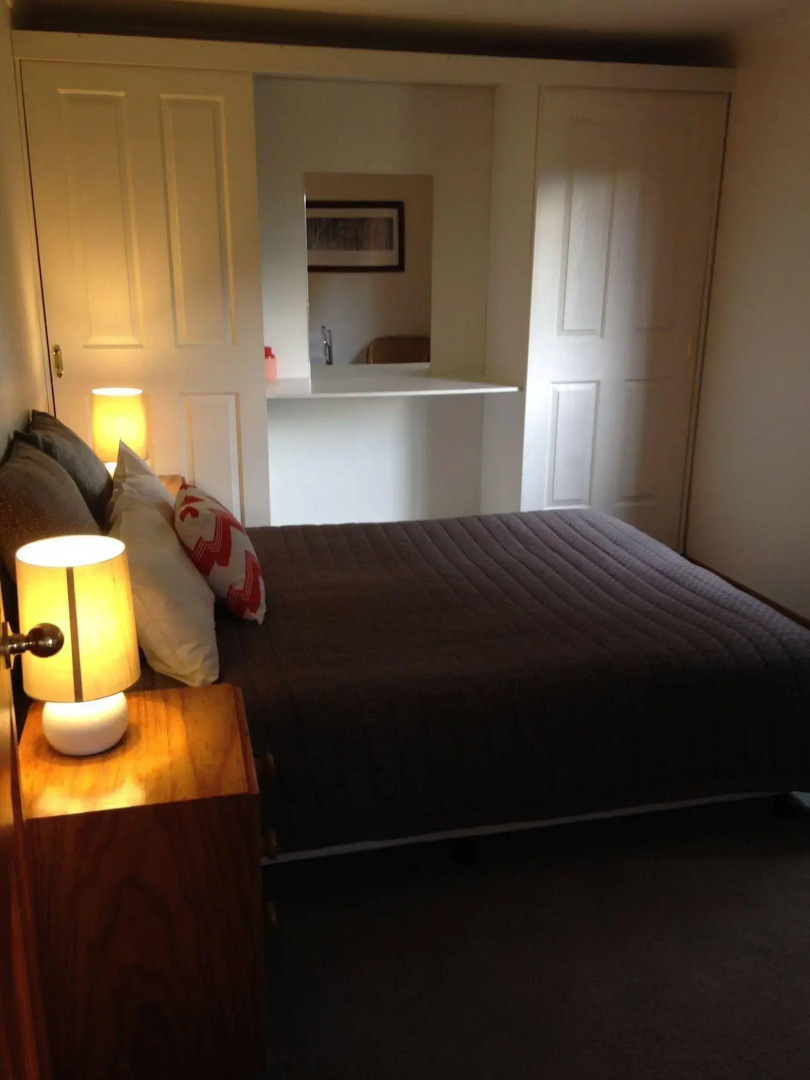 Storm Bay Guest House & Cottage