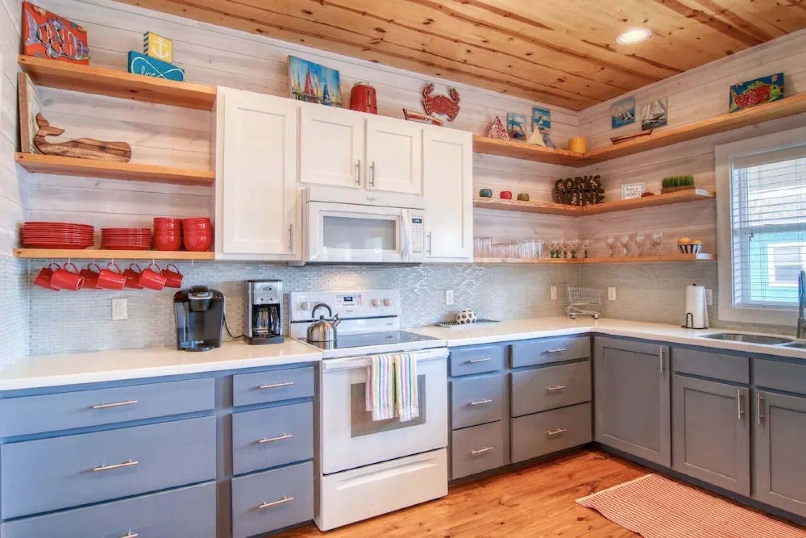 Beach Buzz 4 Bedrooms 3 Bathrooms Home