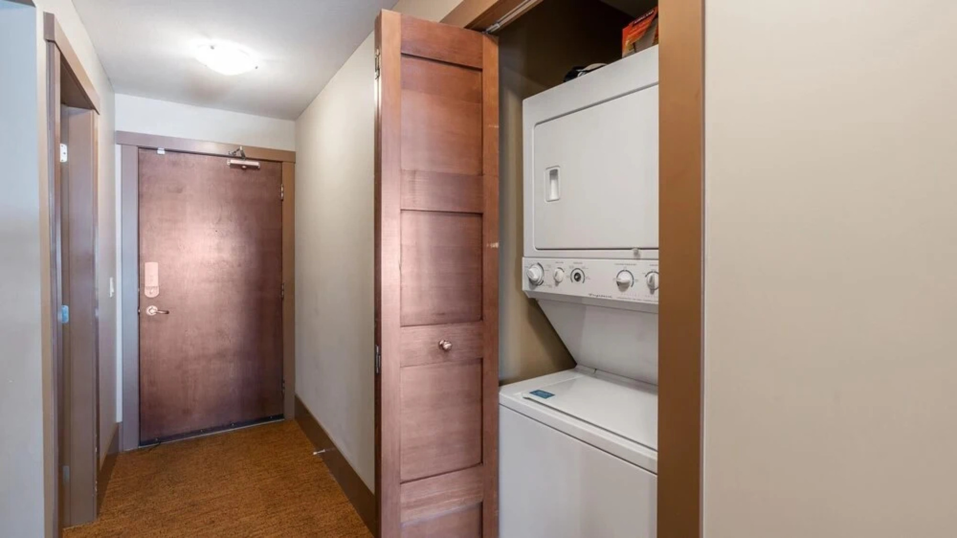 Raven's Nest - Luxury Pet Friendly Condo w/ Private Hot Tub & Mountain Views