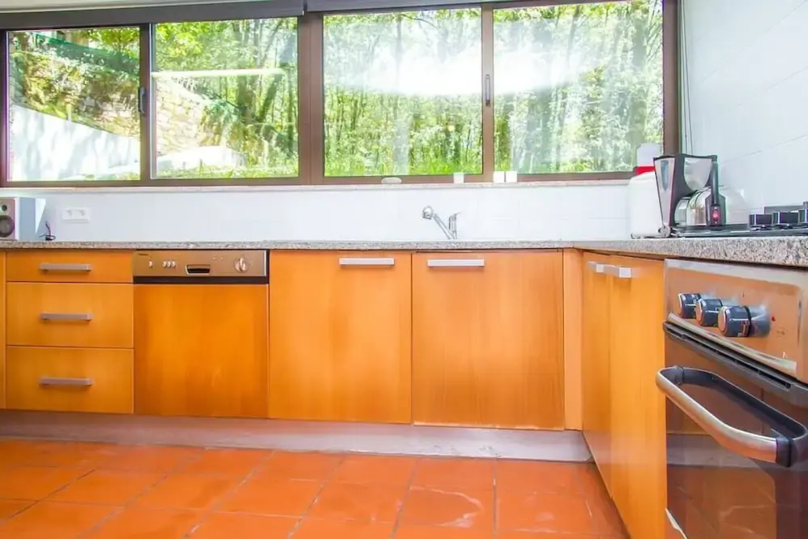 Liiiving in Caminha Oak Tree Chill House