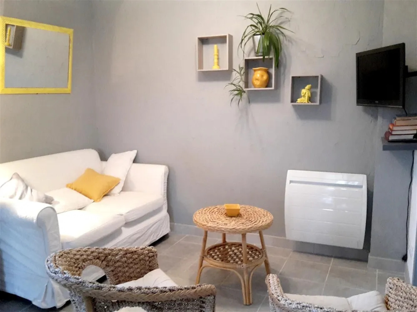 House With one Bedroom in Villeneuve, With Enclosed Garden and Wifi