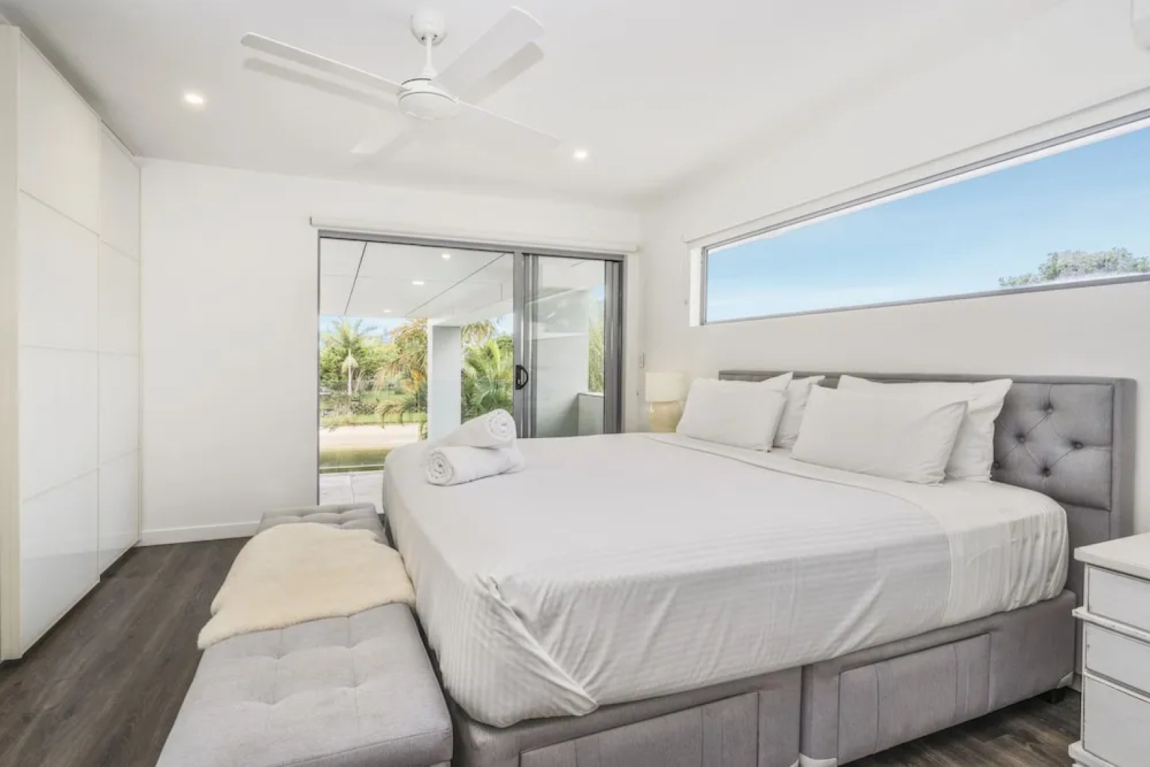 Essence House - 4 Bedroom Holiday Home