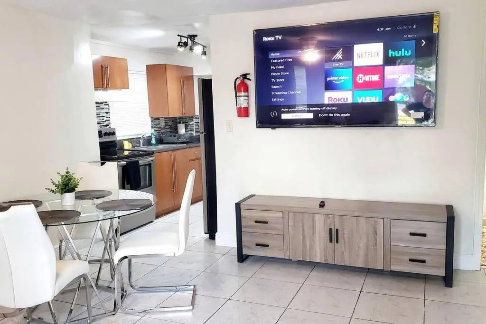 Glam 2 Bedroom Suite 4 Miles from Hard Rock Stadium