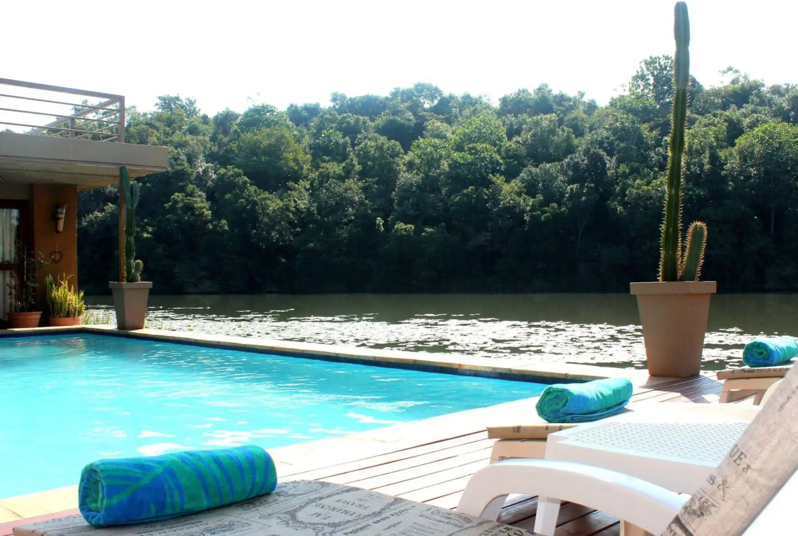 Bambuu Lakeside Lodge