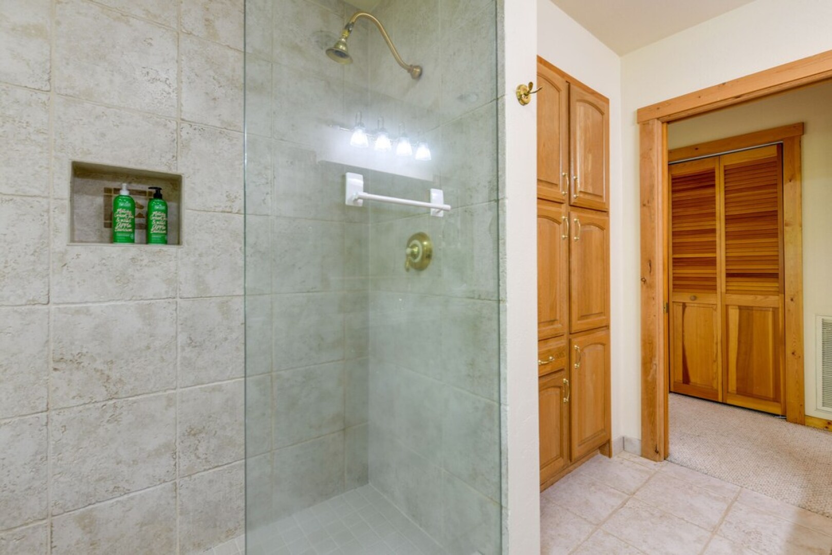 Almond Vacation Rental w/ Mountain Views!