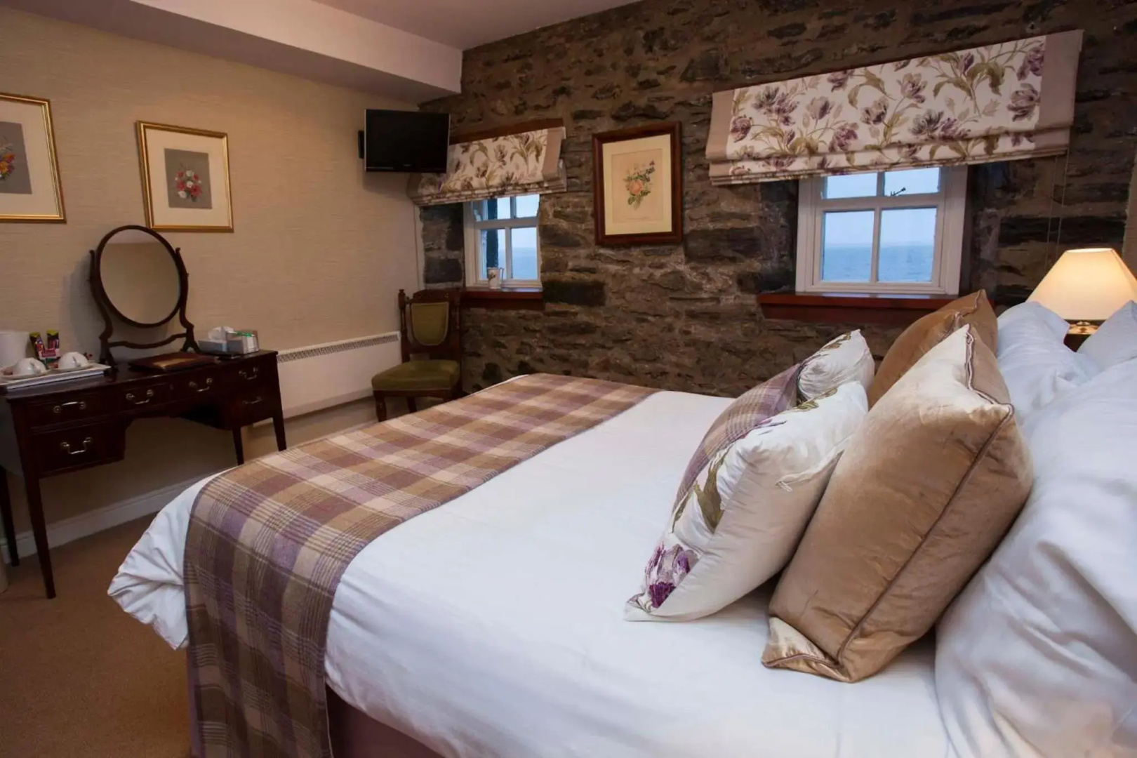 Port Charlotte Hotel