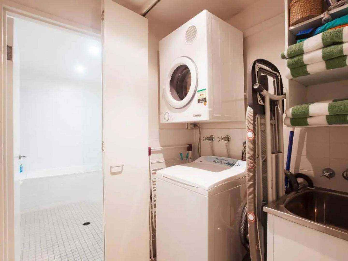 Beach House 7' 26 One Mile Close - air conditioned, wifi, foxtel, linen