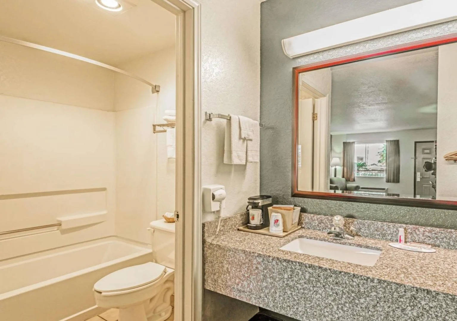 Hill Country Inn & Suites - New Braunfels / Gruene