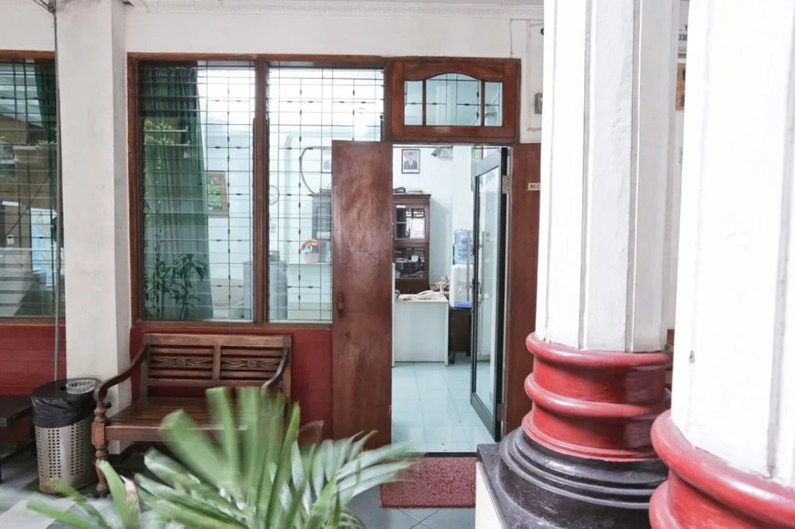 RedDoorz Near Padma Beach