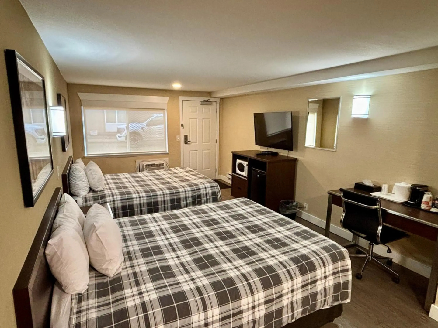 Rodeway Inn & Suites