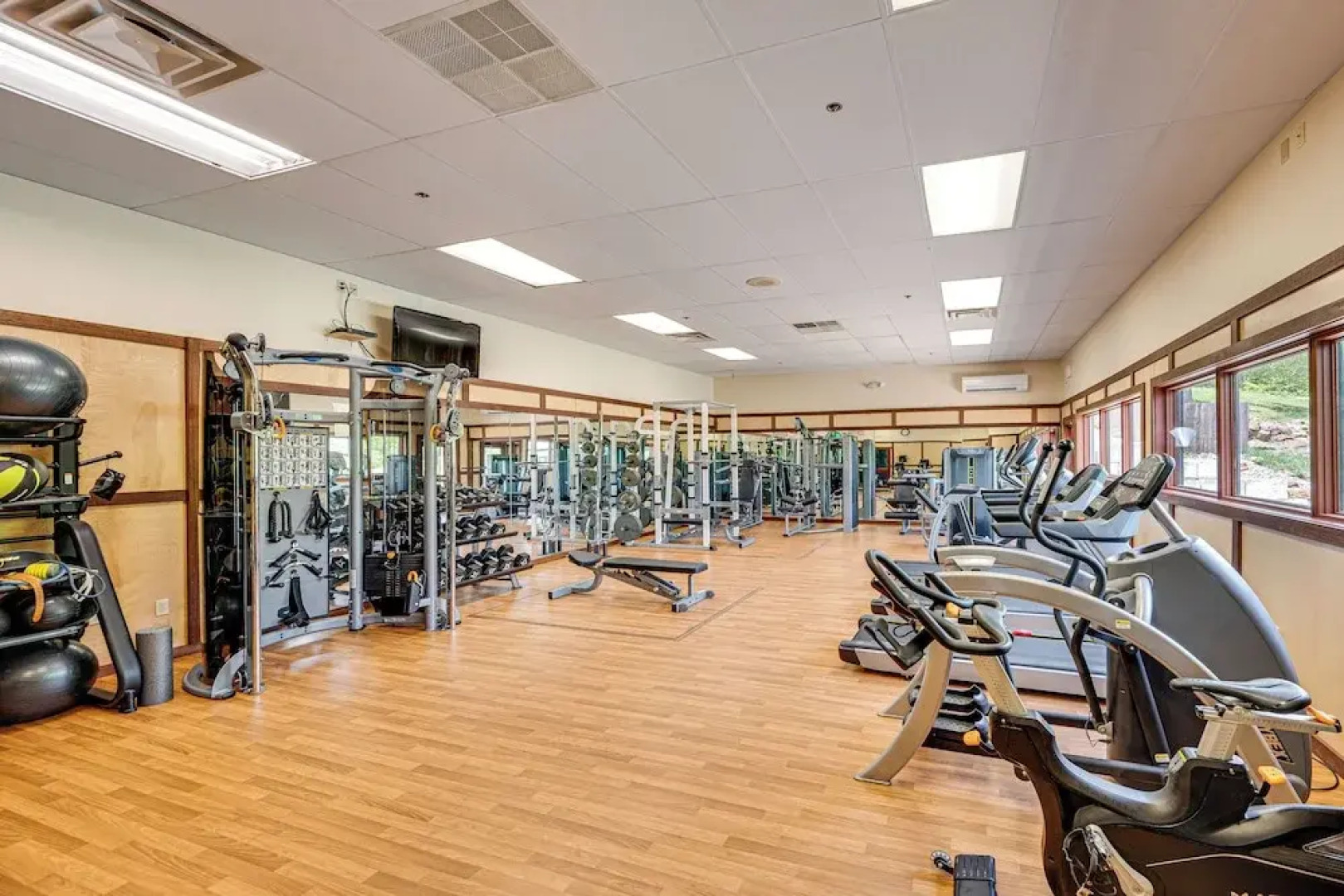 Winter Fun! Resort Condo 1/2 Mi to Campton Mtn