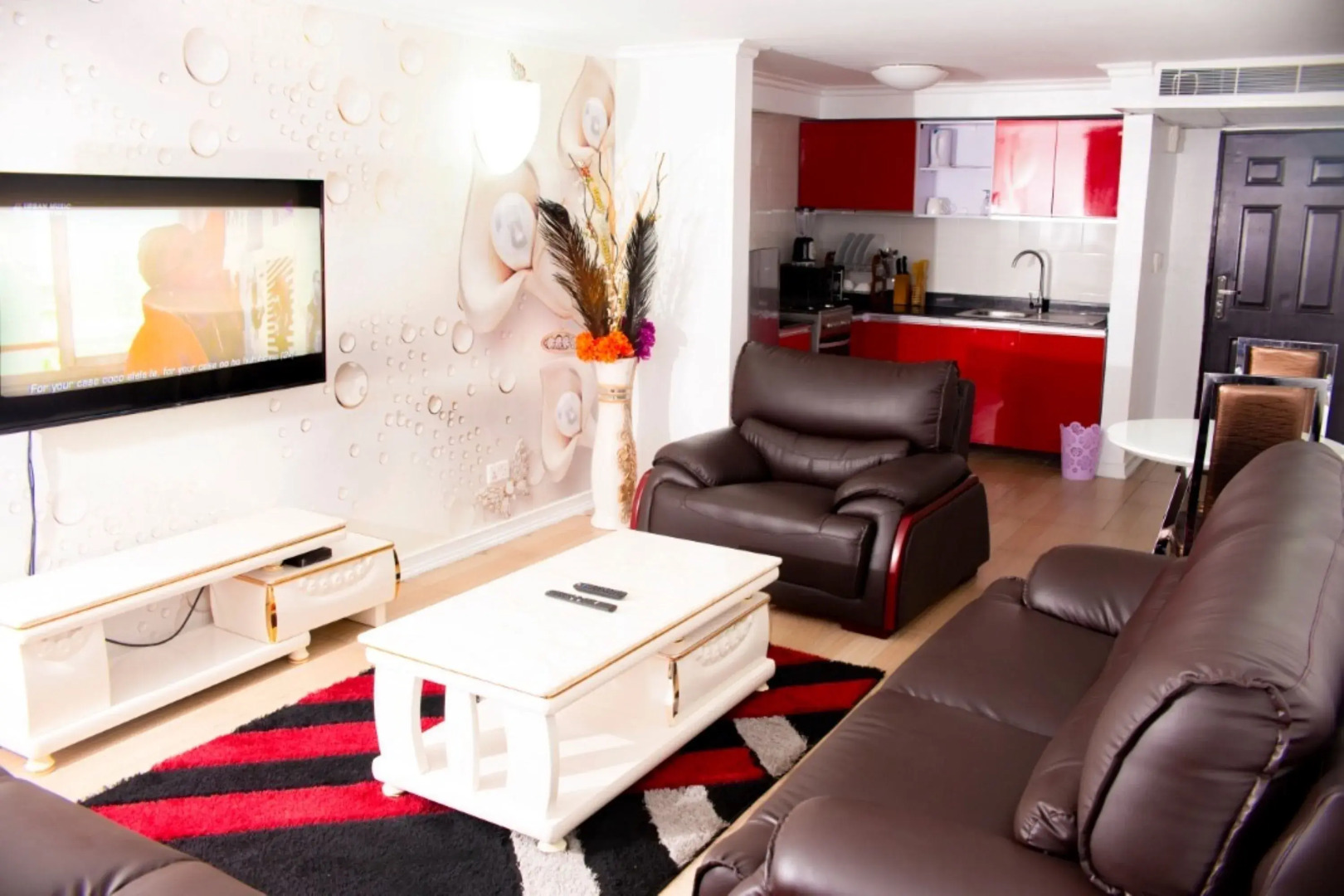 Ivon Suites