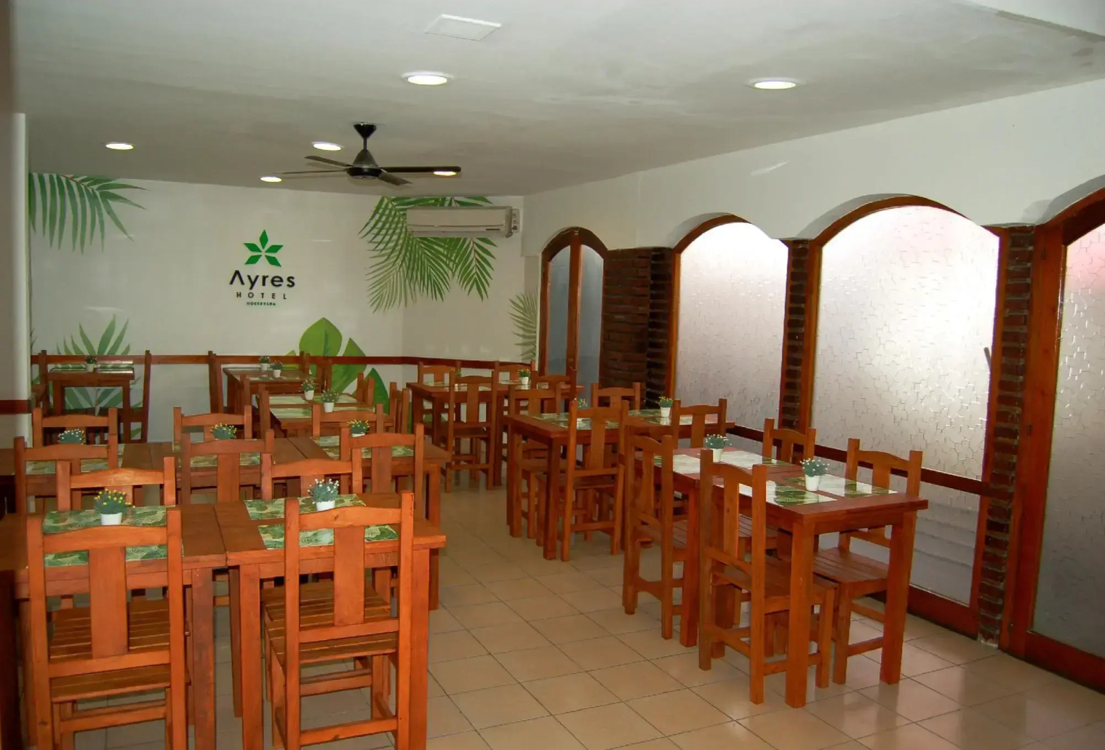 Hotel U.O.E.T.S.Y.L.R.A