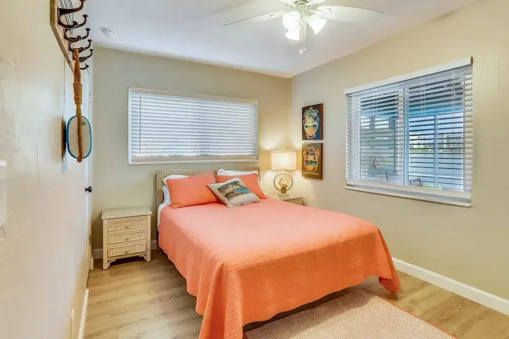 Bay Front Duplex 2br, Fishing Dock - Walk to Beach!