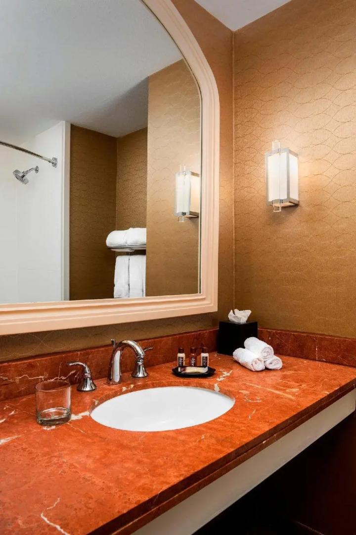 Sheraton Crescent Hotel