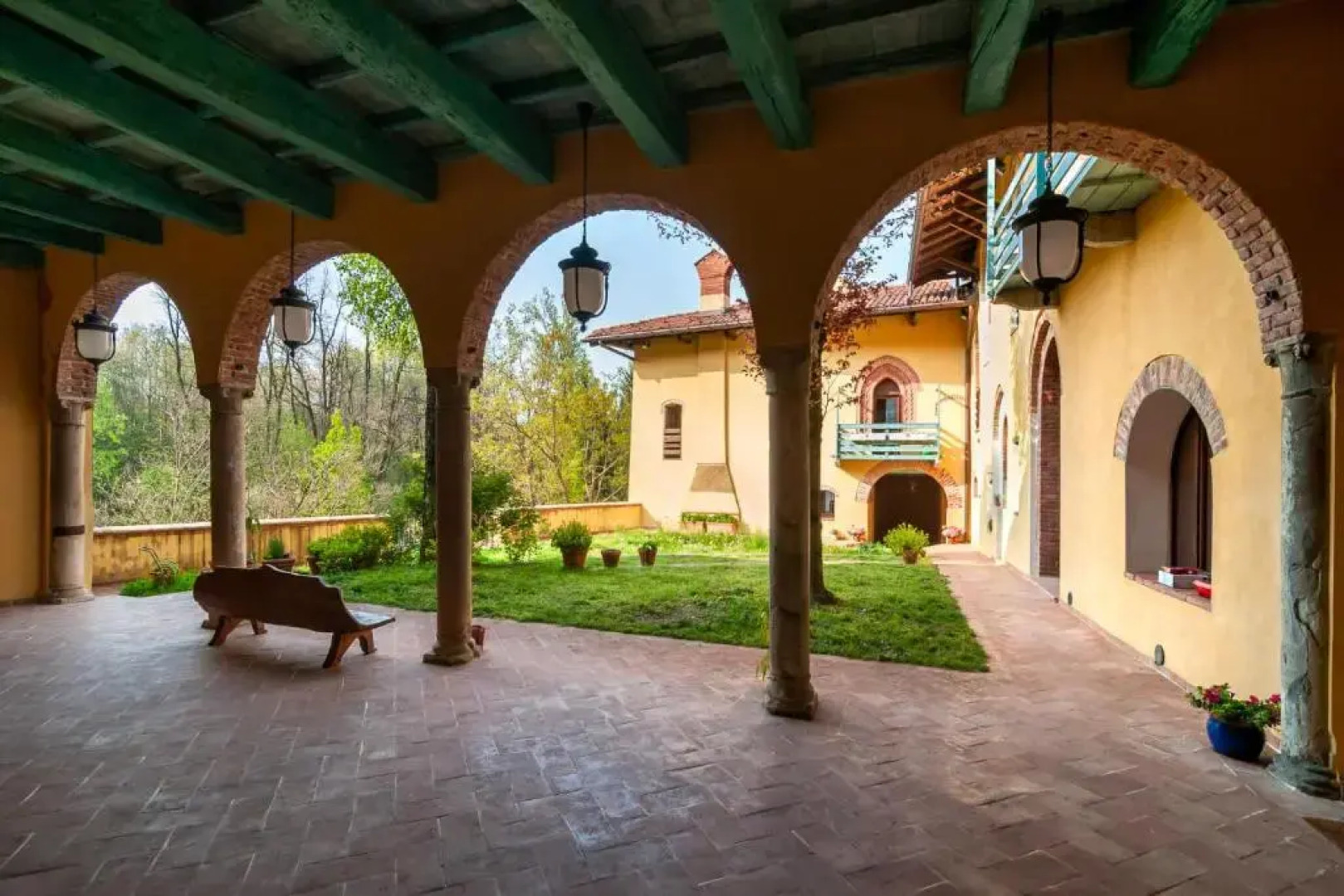 Castello di Montonate