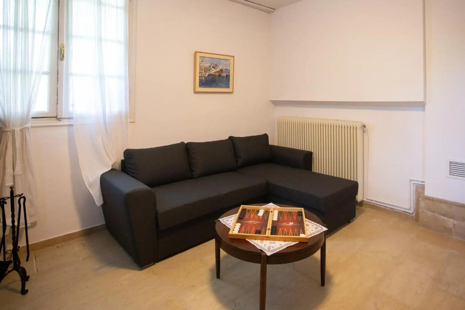 Traditional Apartment part of a Detached Villa on a luxurious Hill of Thessaloniki PANORAMA with a private garden with trees ,also available for Family and other gatherings and Kid's parties - under 13 , for less than 20 people alltogether