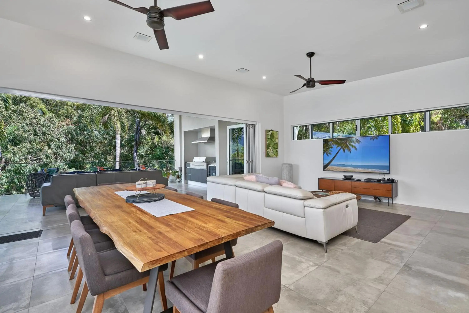 Canopy Views Luxury Holiday House Palm Cove