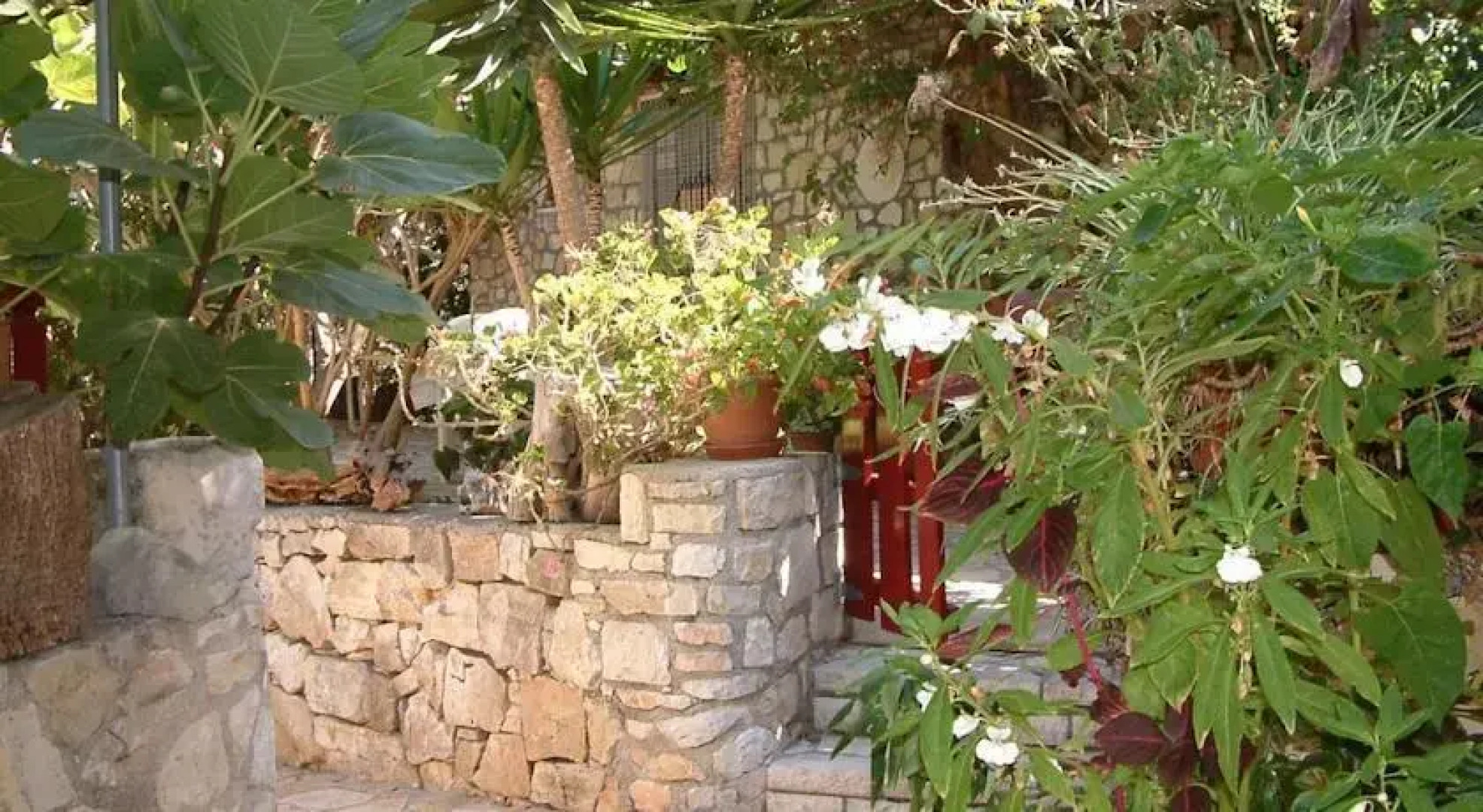 Rea & Soula Apartments