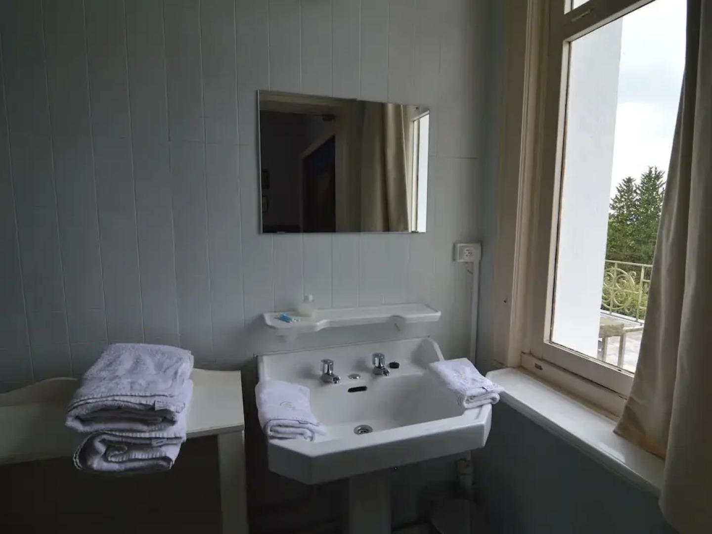 Gorgeous Villa on an Estate With Beautiful Garden, Swimming Pool and Pool House With Sauna