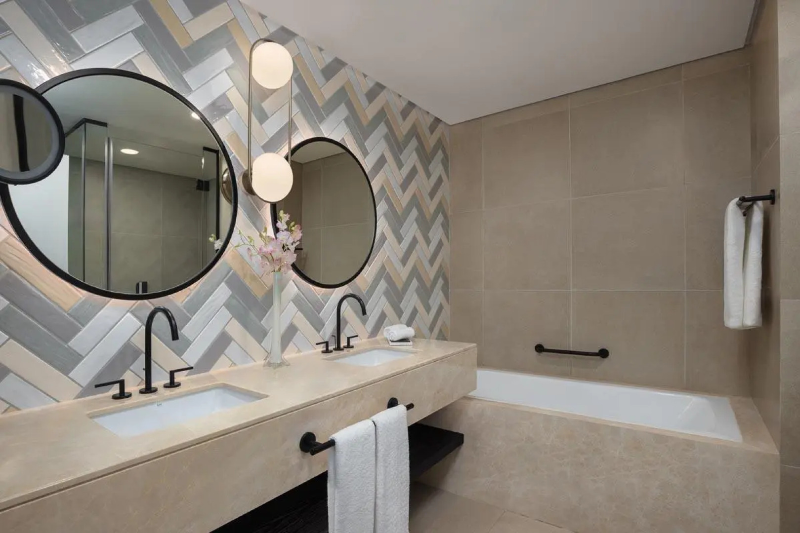 Курортный отель Sofitel Al Hamra Beach Resort