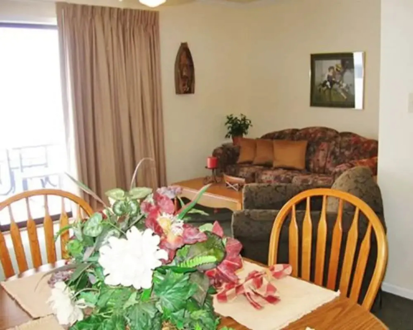 4 Bedroom House- Rustic Style Next to Spirit Lake