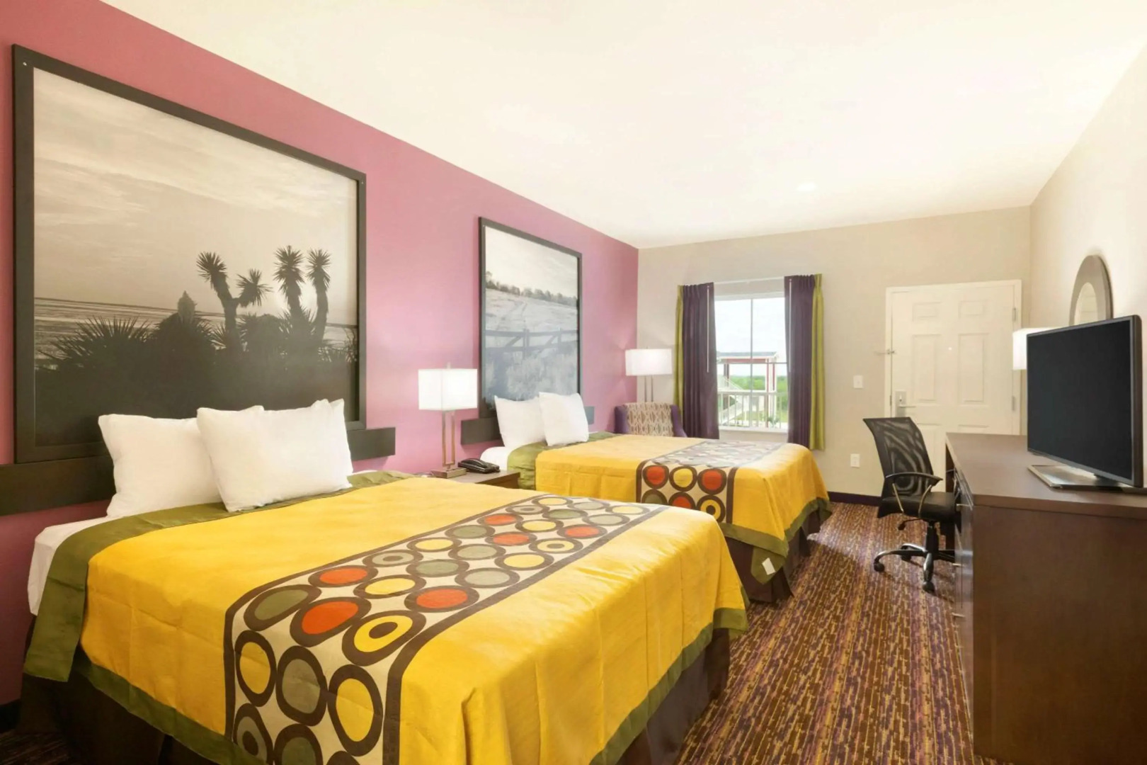 Super 8 by Wyndham Carrizo Springs