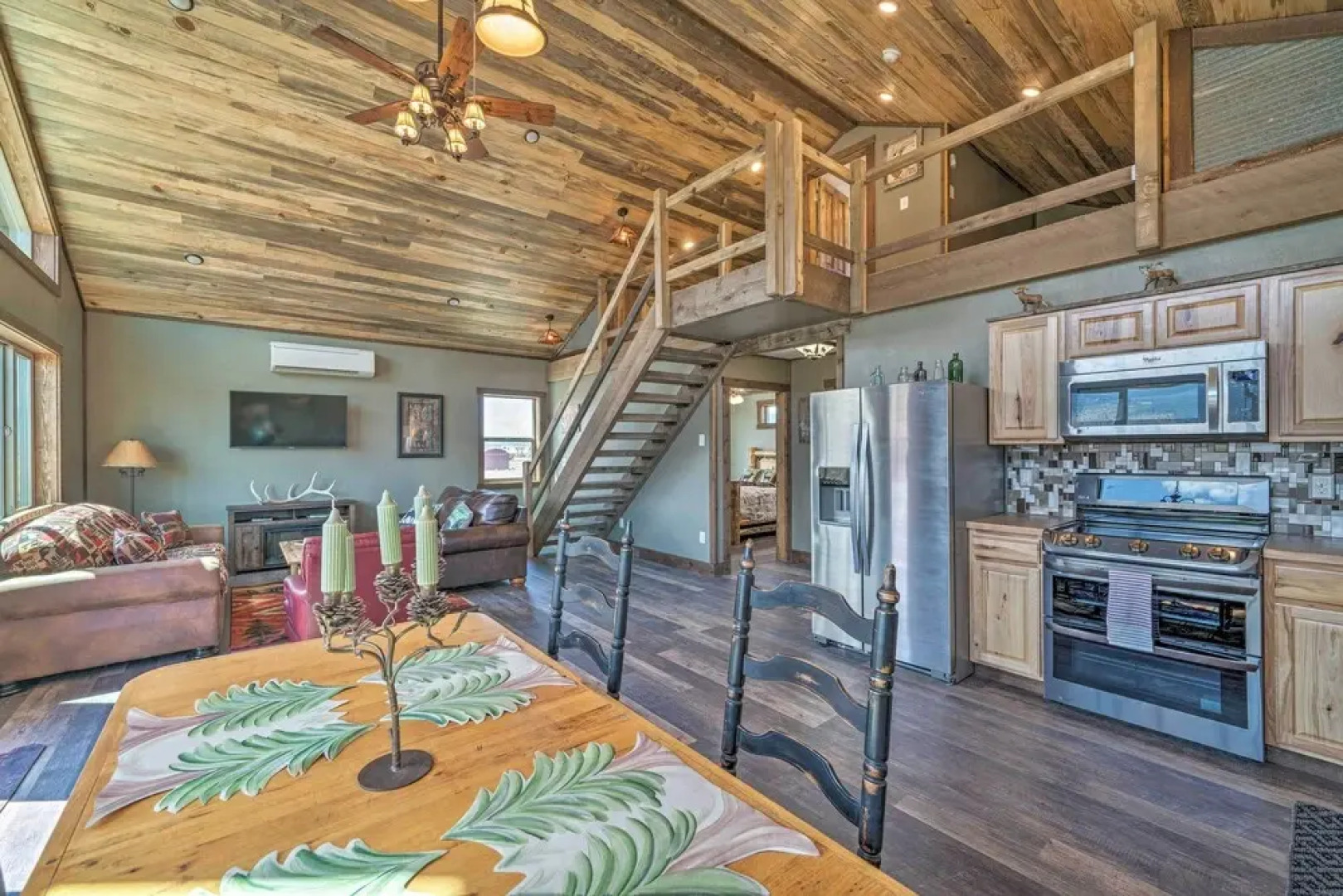 Mtn-view Cabin 40 Mi to Yellowstone Ntl Park!