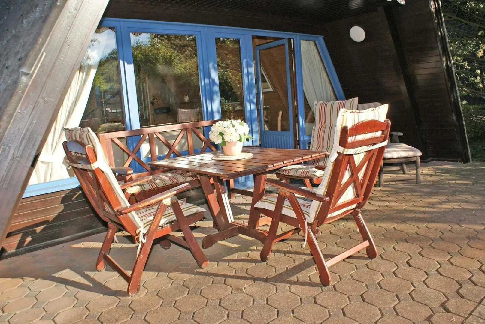 Zeltdachhaus _ grosse Terrasse _ m