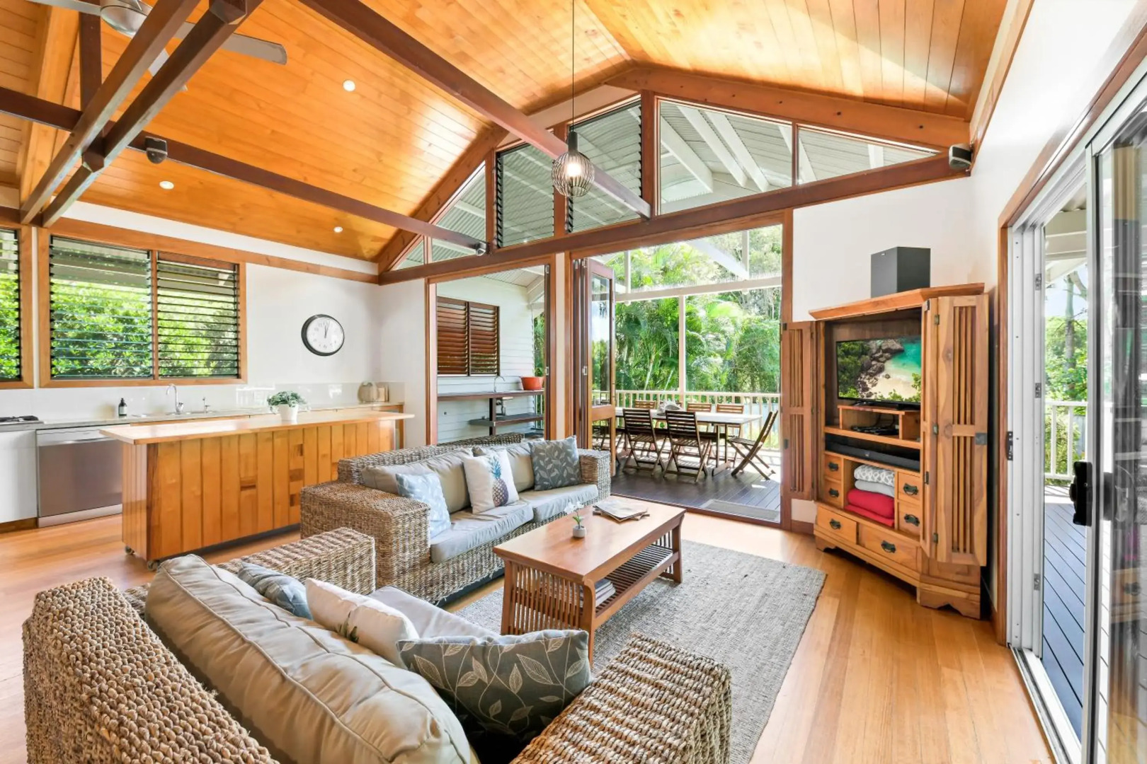 Serenity - Mudjimba - Pet Friendly Holiday Home