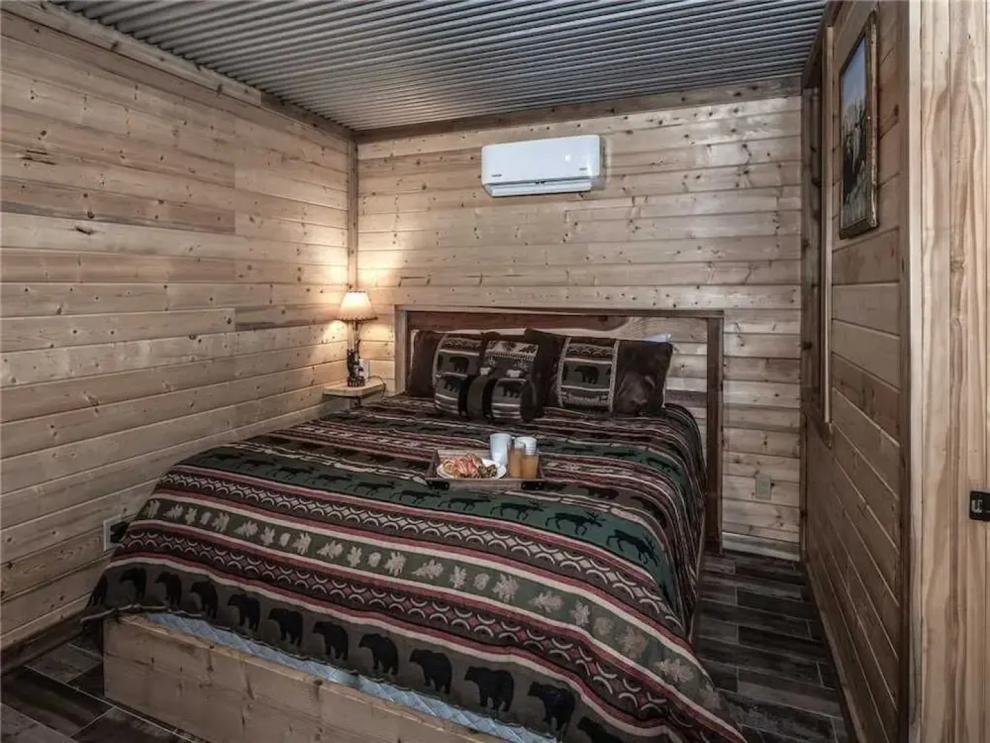 Eagle Creek Complex, Six Cabins, Indoor Heated Pool, Sleeps 28