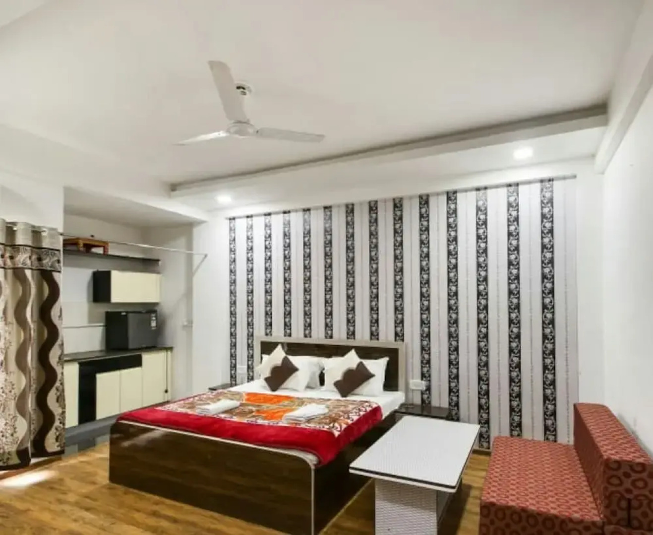 Bankey Bihari Holiday Homes By Naavagat