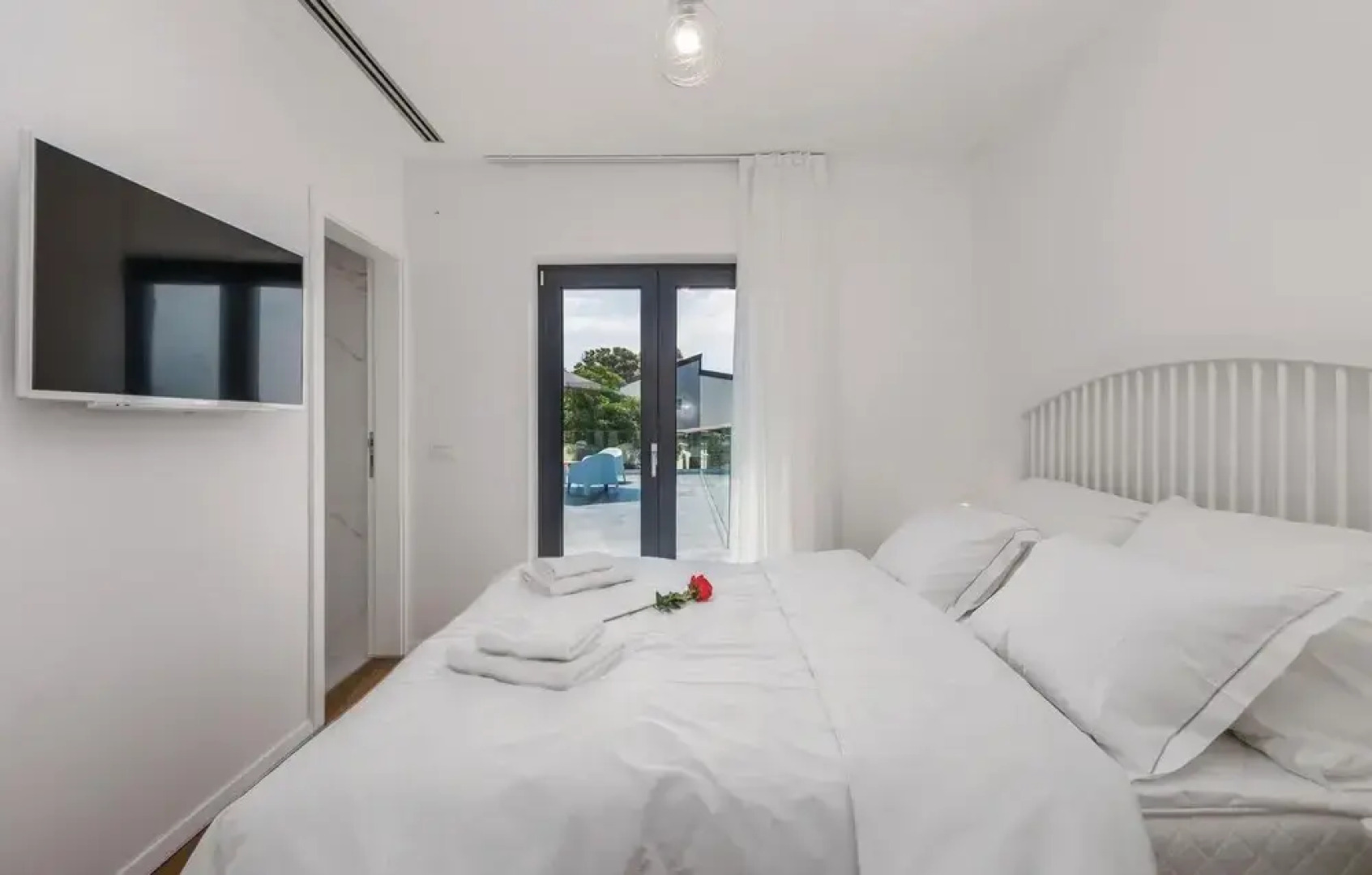 Awesome Home in Lun With Wifi, Outdoor Swimming Pool and 4 Bedrooms