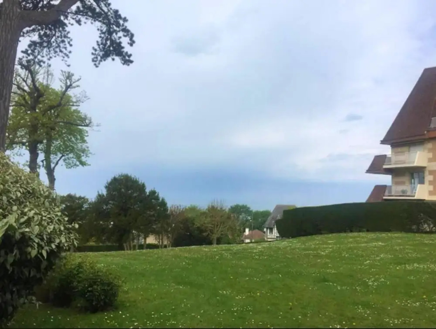 Apartment With 2 Bedrooms in Trouville-sur-mer, With Wonderful sea View, Enclosed Garden and Wifi