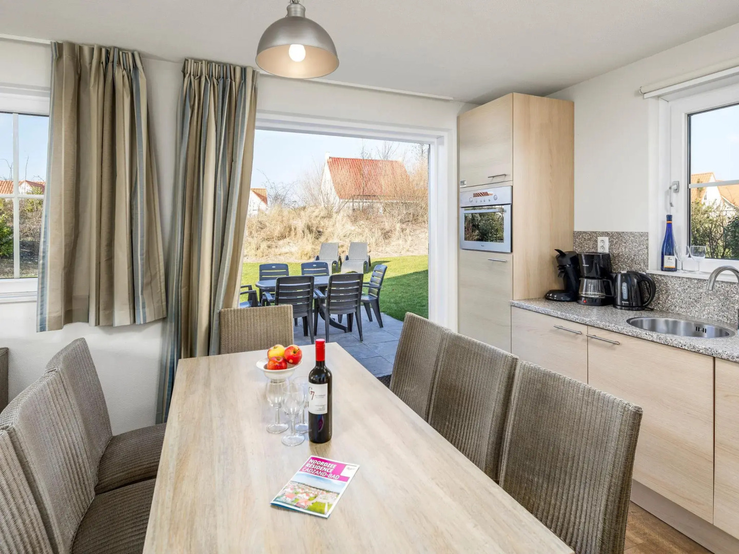 Detached villa with two bathrooms, 400 m. from the beach