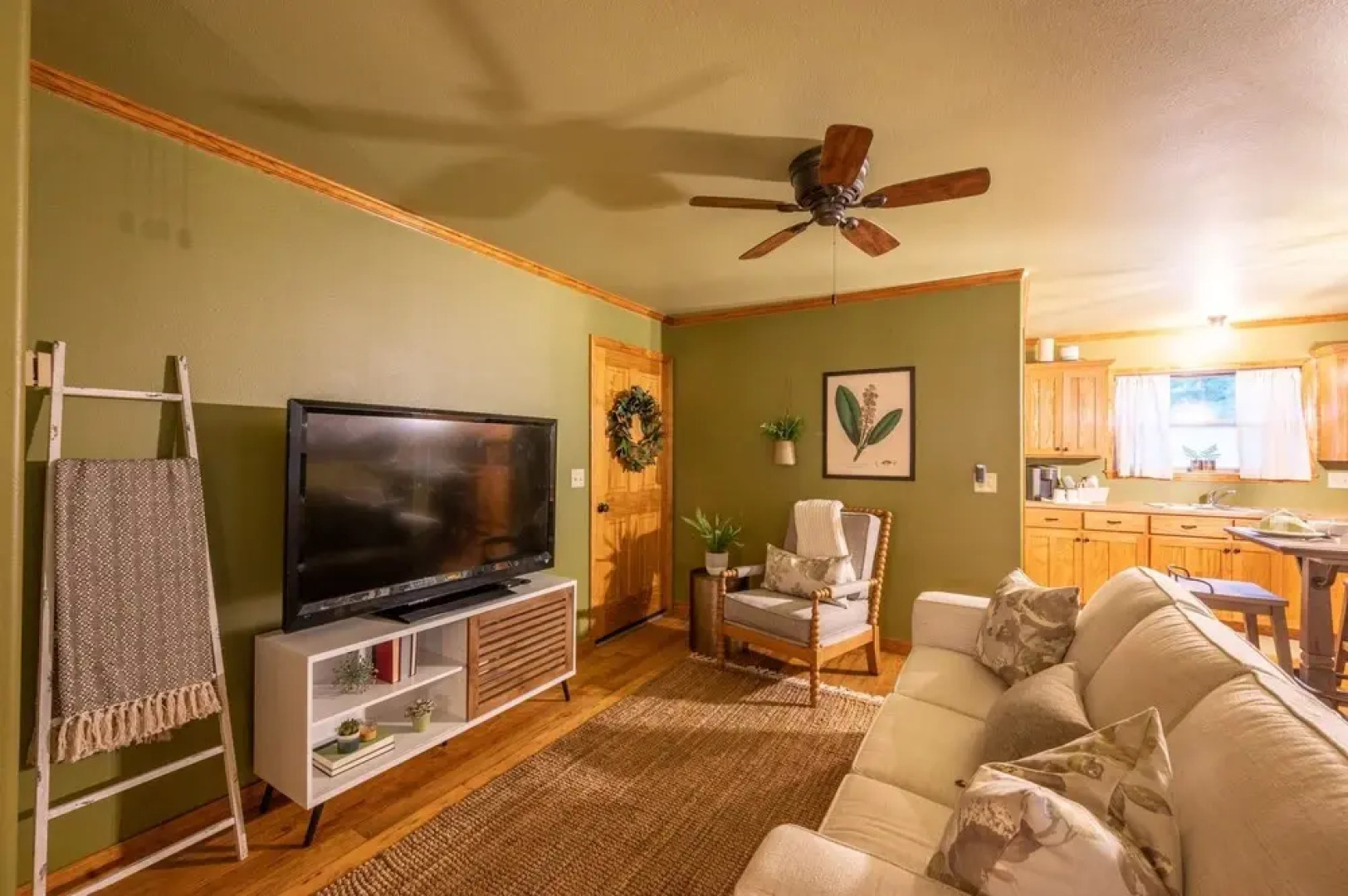 Rose Lane Cottage Studio With Game Room and Private Hot Tub by Redawning