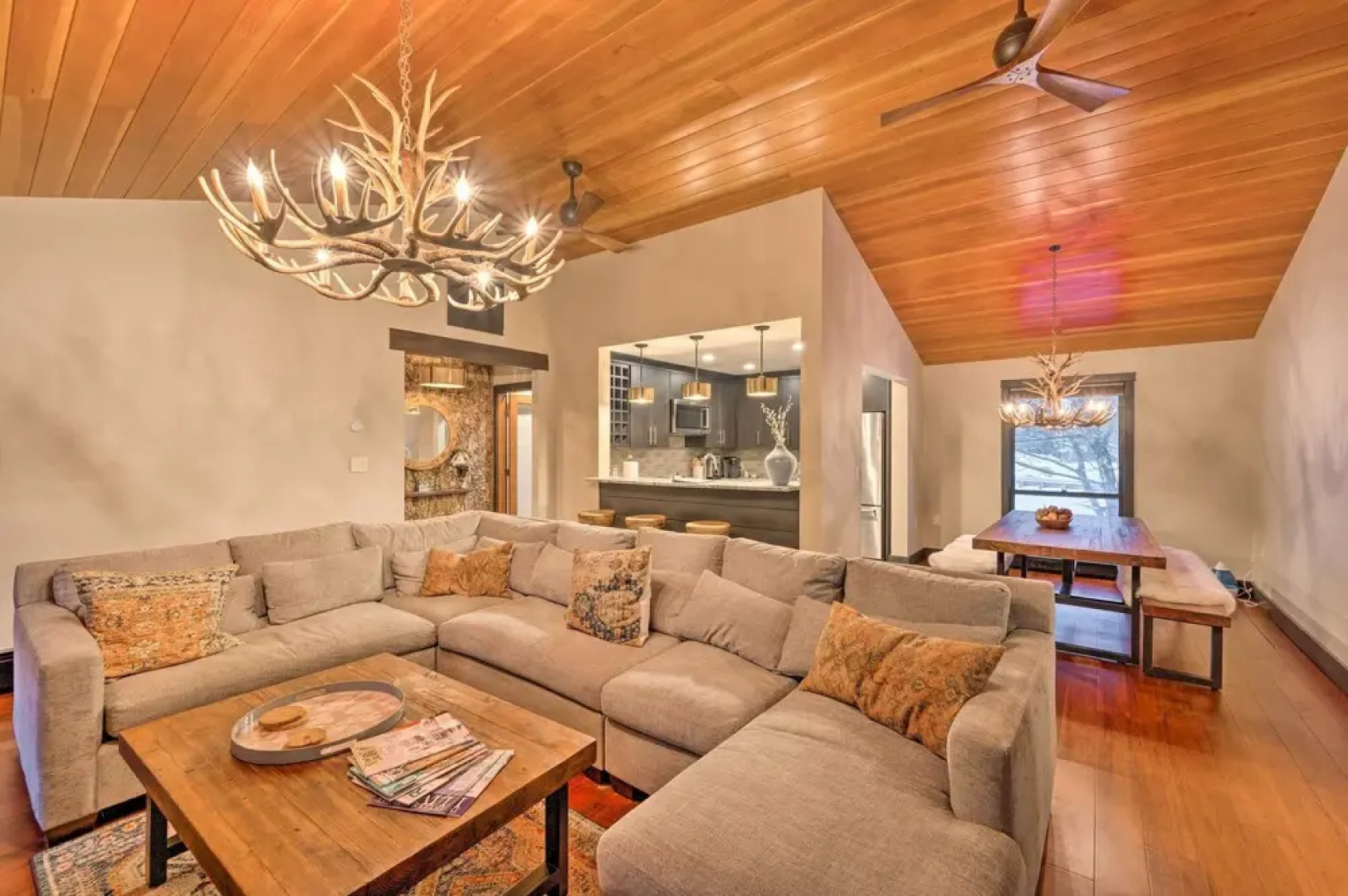 Riverfront Lincoln Condo: 1 Mi to Loon Mountain!