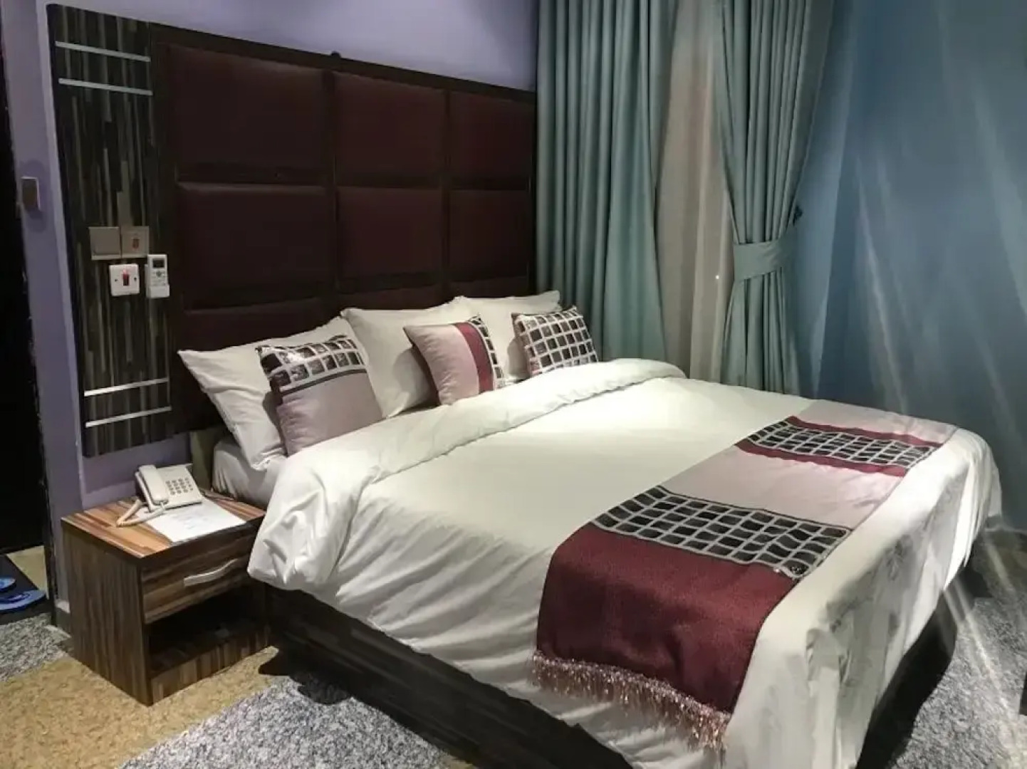 Royal Park Hotel and Suites