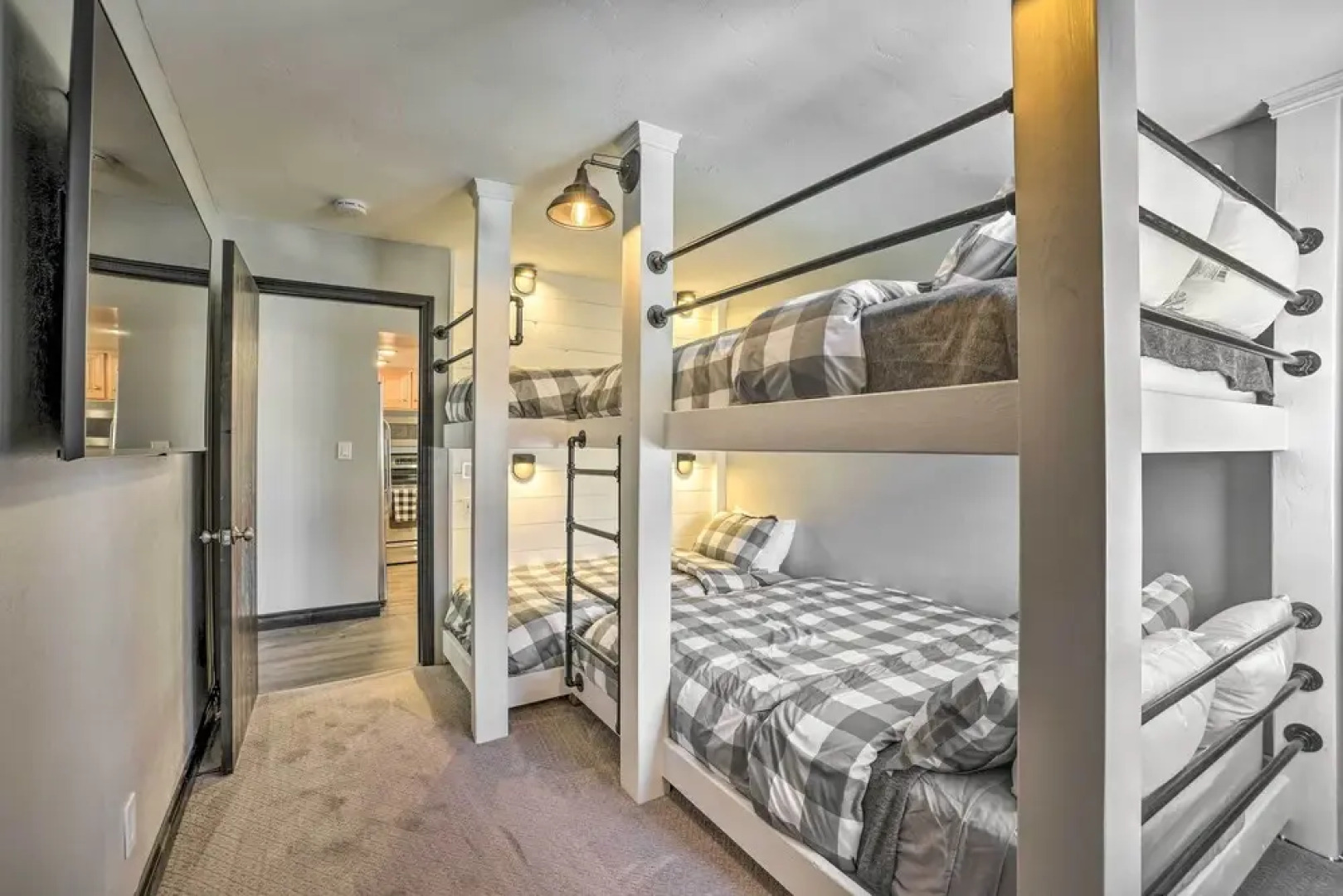 The Bunk House - Ski-in/ski-out at Giant Steps!