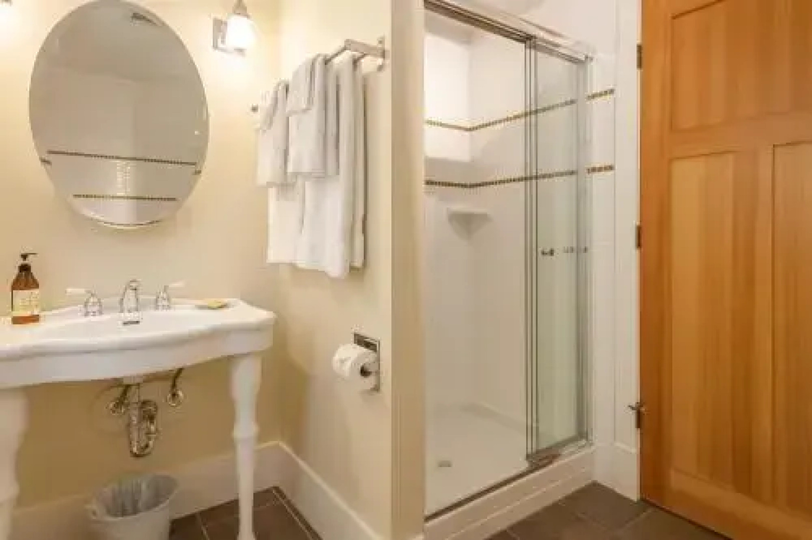 Beautiful, Quiet 3BR in Posh Kitsilano