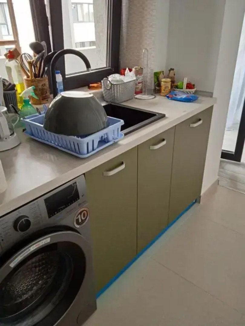 Deluxe 2 bedroom apartment with balcony and private parking