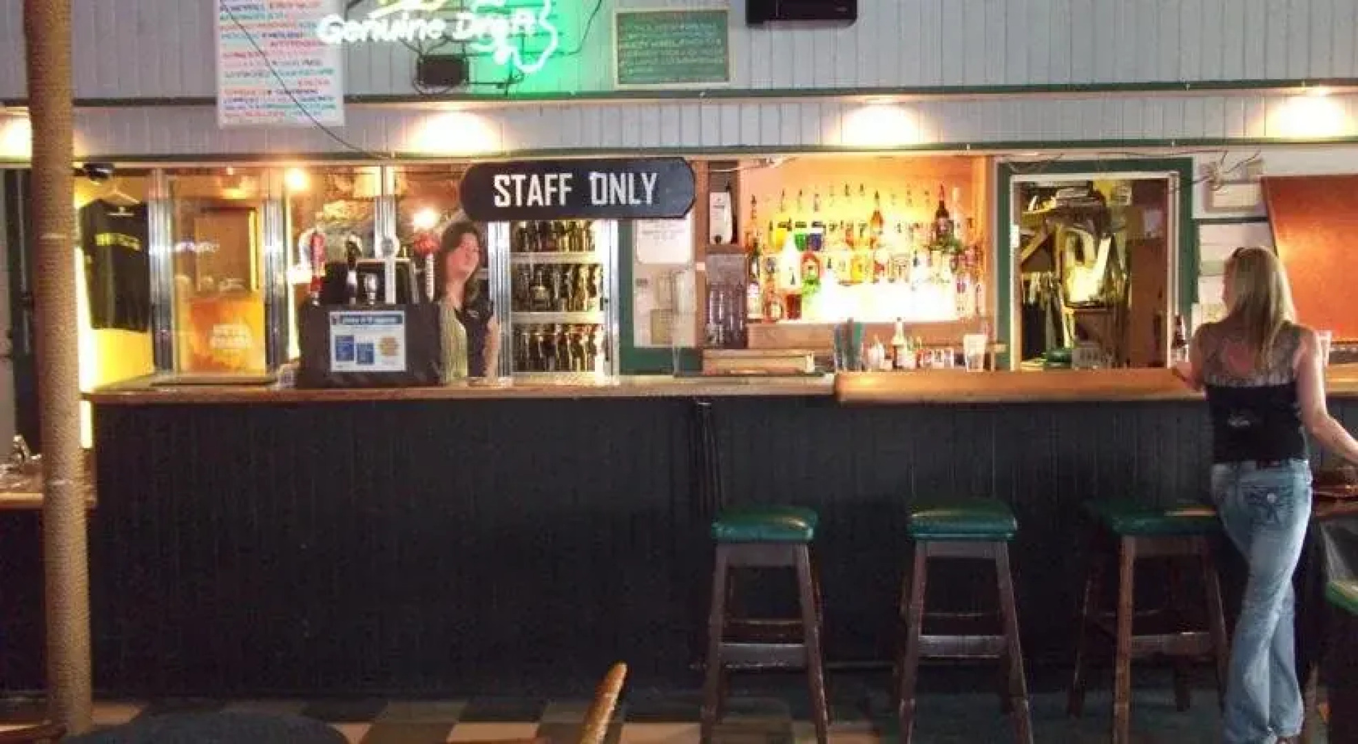 Quinsam Hotel & Hostel